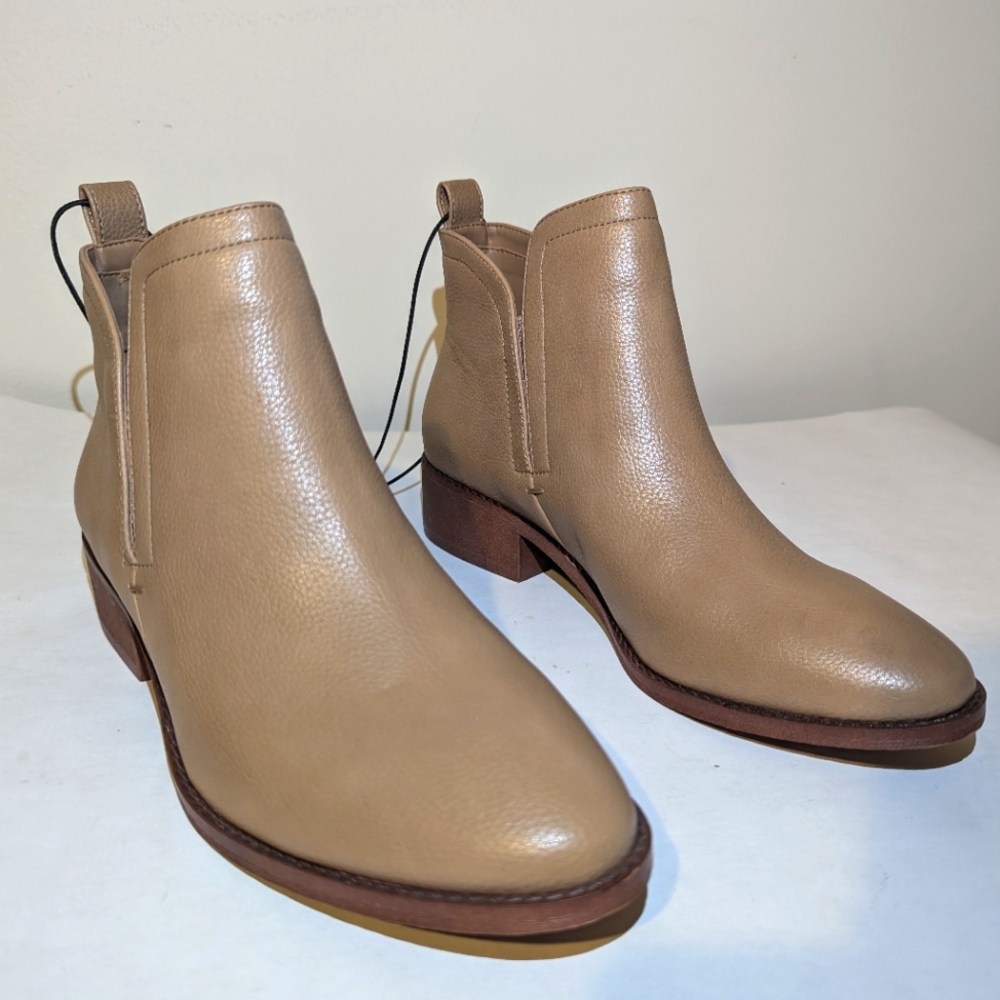 Forever21 faux leather womans boots